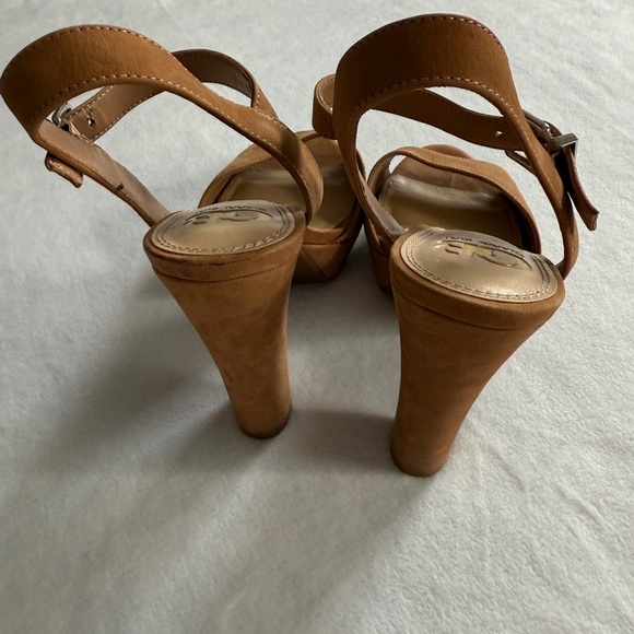 Gianni Bini Tan Strappy Heels - Size 8.5 - Picture 6 of 8